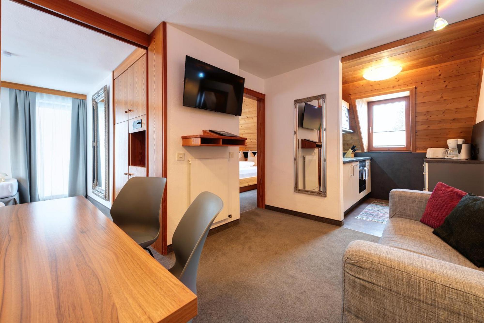 Hotel Pension Kirchplatz Sankt Anton am Arlberg Kültér fotó