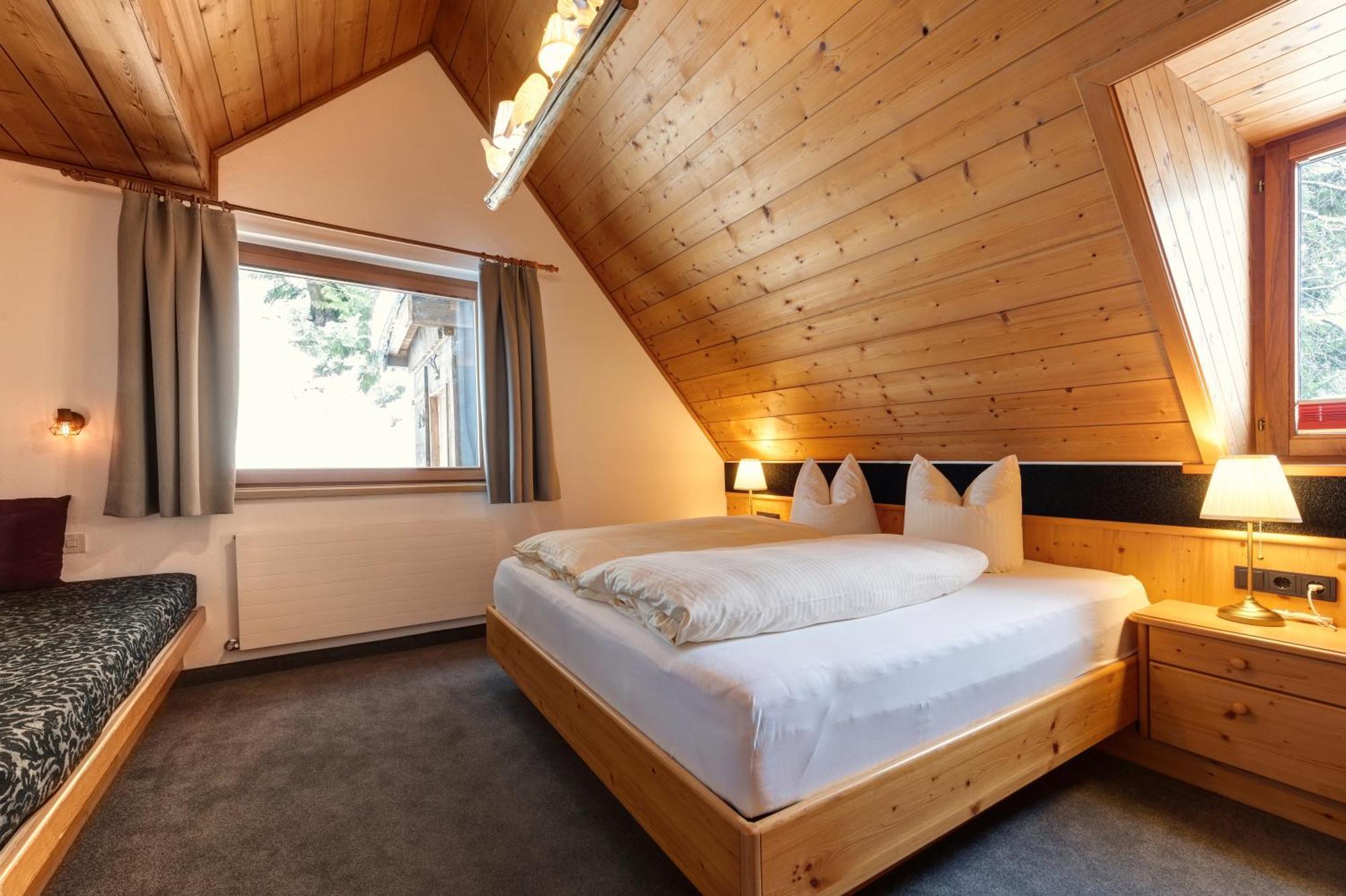 Hotel Pension Kirchplatz Sankt Anton am Arlberg Szoba fotó