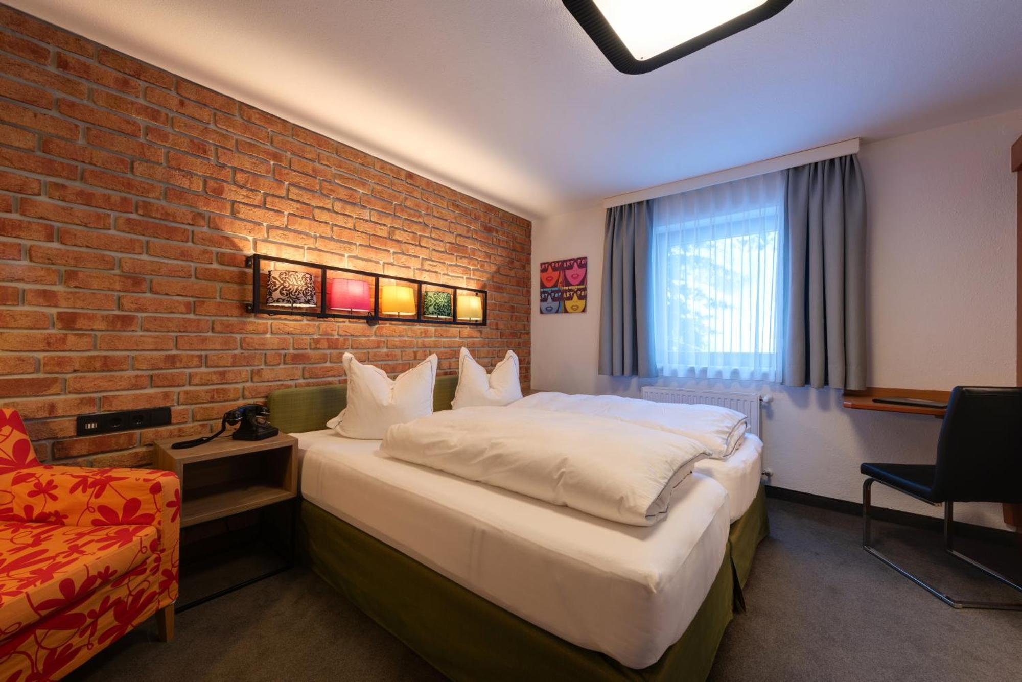 Hotel Pension Kirchplatz Sankt Anton am Arlberg Szoba fotó