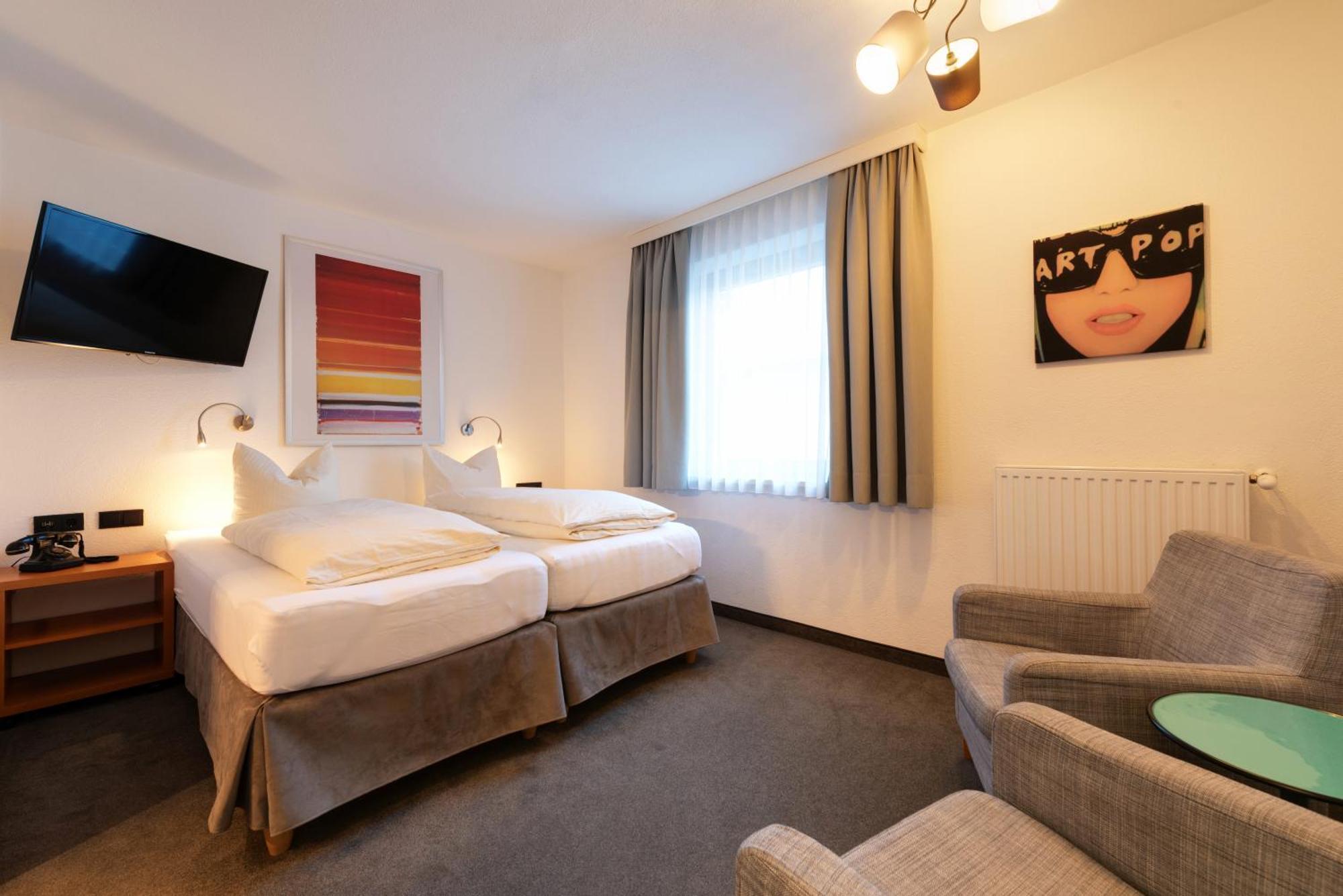 Hotel Pension Kirchplatz Sankt Anton am Arlberg Szoba fotó